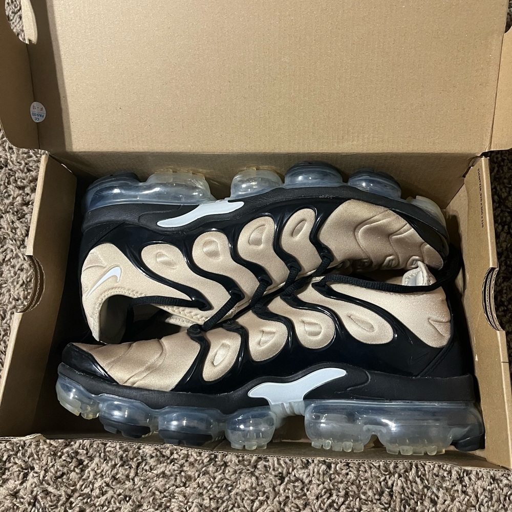 NIKE AIR VAPORMAX